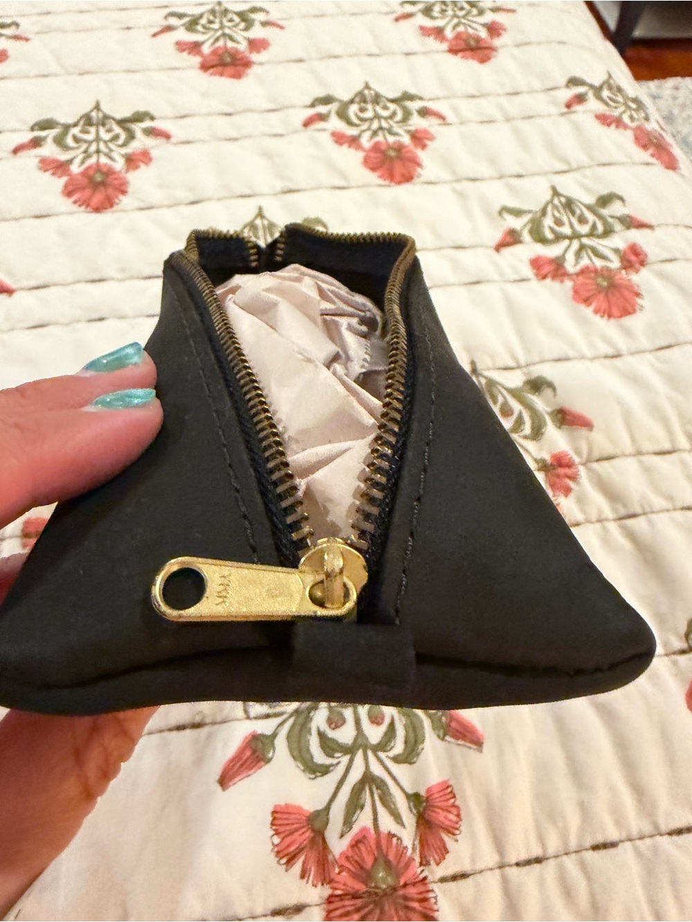 NWOT Portland Leather Black Triangle Zip Pouch - Picture 7 of 8